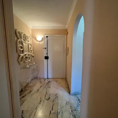Апартаменты Charming 2-bed In *