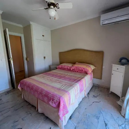 Апартаменты Charming 2-bed In