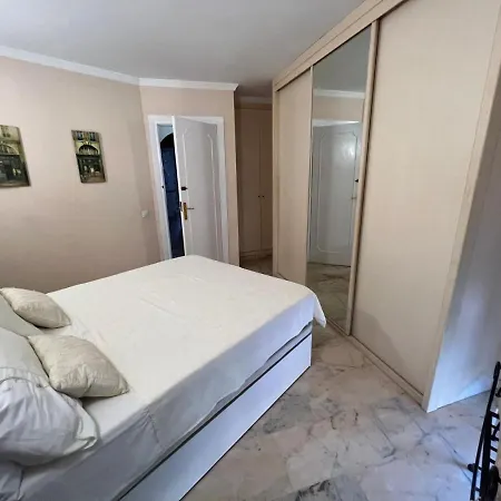 Апартаменты Charming 2-bed In